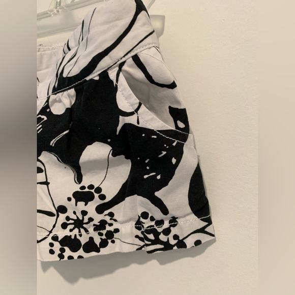 Gymboree black and white floral shorts. Size 18-24 months. - Picture 3 of 4
